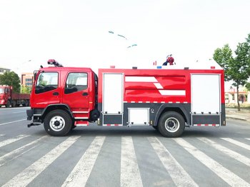 8吨五十铃FVR泡沫消防车